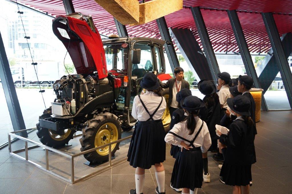 中央区立城東小５年生が東京駅前の体験型学習施設「米ギャラリー」を見学
